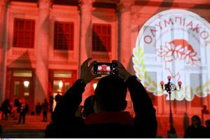 Ο Ολυμπιακός έγινε 100 ετών και ο Πειραιάς “κάηκε”