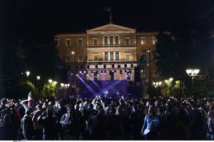 Πλήθος κόσμου στο Σύνταγμα στη συναυλία για τα Τέμπη – Φωτογραφίες