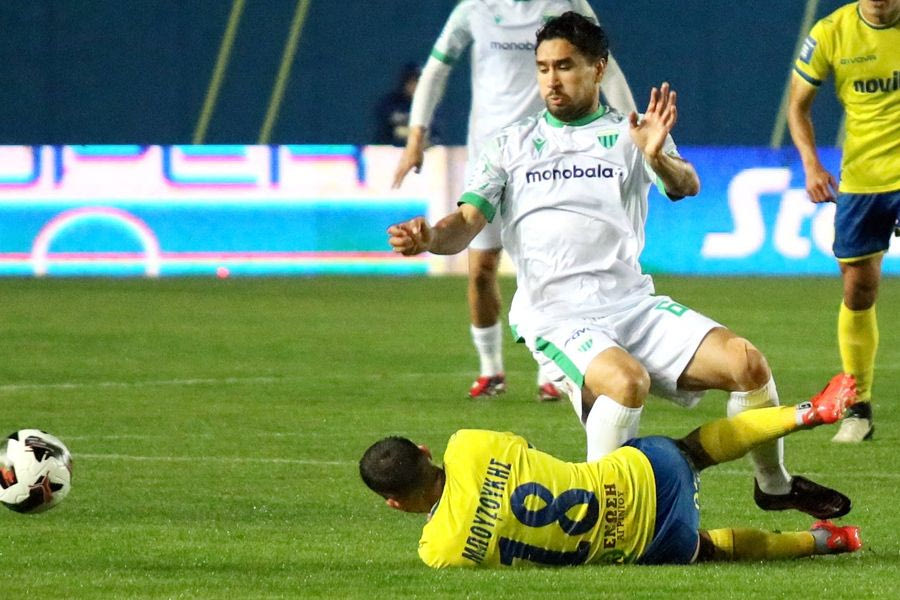 Super League: Πέρασε με ανατροπή από το Αγρίνιο ο Λεβαδειακός