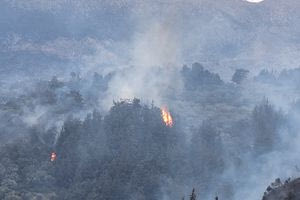 Νέα φωτιά στον Καβρό  – Σε ύφεση η φωτιά στον Αποκόρωνα (video)