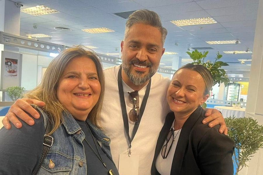 Οι κυρίες που “κλέβουν” τον Λευτέρη Σουλτάτο