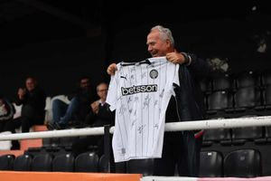 Ο 75χρονος φίλαθλος του ΟΦΗ από τα Χανιά που δε χάνει αγώνα στο “Γεντί Κουλέ”