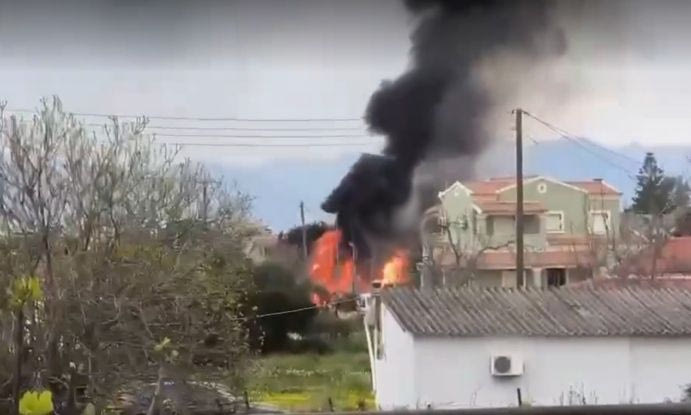 Kέρκυρα: Φωτιά σε χώρο ξενοδοχείου από καύση υλικών – Άμεση επέμβαση της Πυροσβεστικής