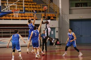 Αναγέννηση: Καταγγέλει ρατσιστική επίθεση στον Ελαμέ από παίκτη του Αιγάλεω