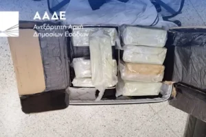 ΑΑΔΕ: Επιβάτης πιάστηκε με 17 κιλά κοκαΐνης στο αεροδρόμιο «Ελευθέριος Βενιζέλος»