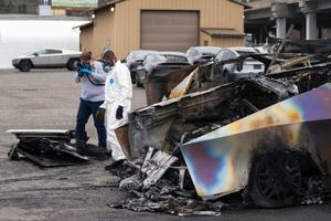 FBI: «Εγχώρια τρομοκρατία» οι επιθέσεις κατά της Tesla