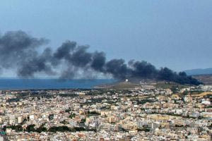 Τα σύννεφα καπνού είναι ορατά στο μεγαλύτερο μέρος του Ηρακλείου