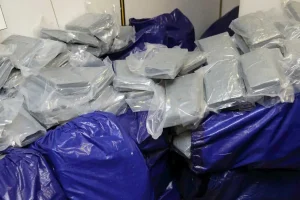 Δέκα τόνοι κοκαΐνης κατασχέθηκαν στη Γαλλία – Για «λευκό τσουνάμι» μιλά ο υπουργός Εσωτερικών