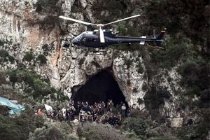 Εντυπωσιάζουν τα γυρίσματα στη Σπηλιά του Νέστορα για την «Οδύσσεια» -Δείτε εικόνες