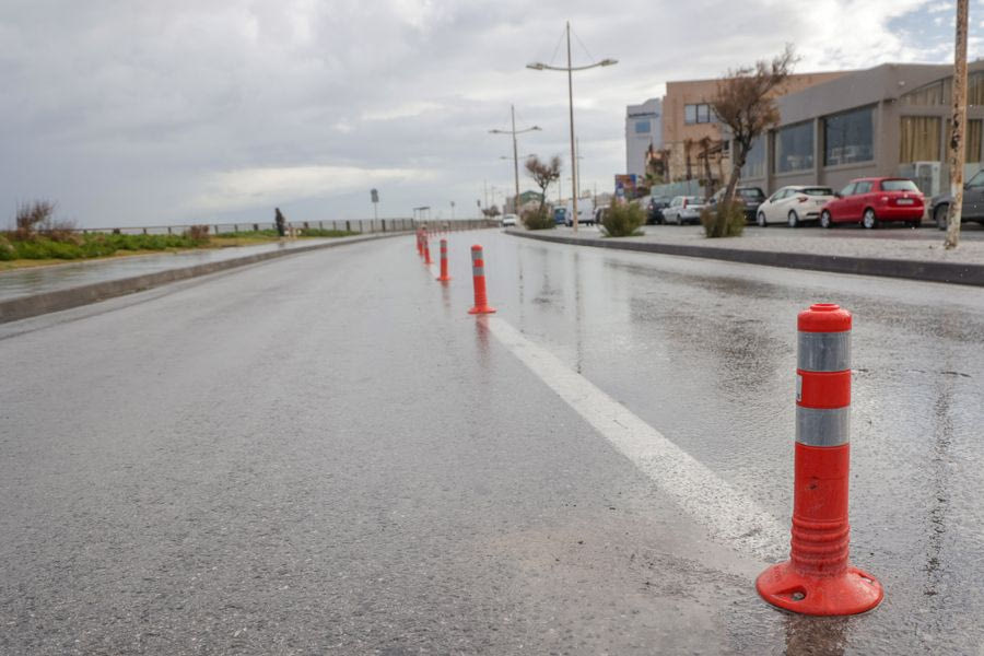 Τσουνάμι αντιδράσεων για τα κολωνάκια στην παραλιακή και τη Λ. 62 Μαρτύρων