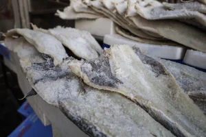 «Καμπανάκι» από την Ένωση Εργαζόμενων Καταναλωτών Ελλάδας για την αγορά μπακαλιάρου – Τι πρέπει να προσέχετε