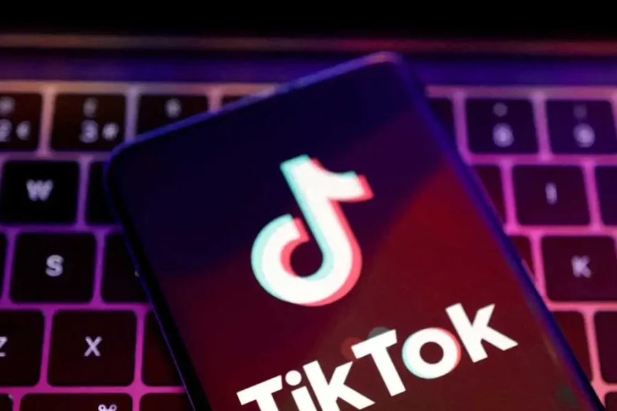 Ο Τραμπ έτοιμος να «χαρίσει» τους δασμούς στην Κίνα μόνο αν πουληθεί το TikTok