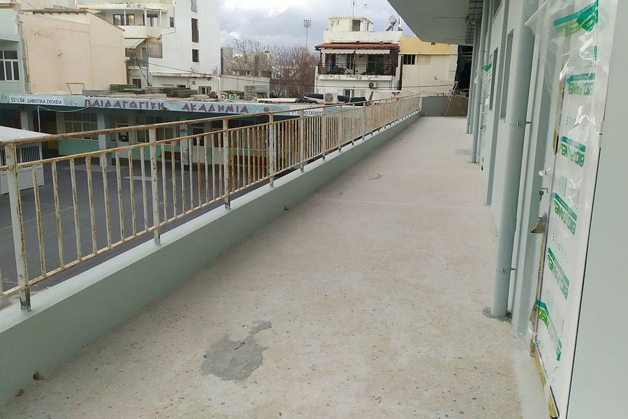 Πρώην Ακαδημία : Εσείς θα βάζατε τα παιδιά σας σε αυτό το κτίριο;