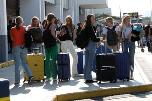 Δυναμικά μπαίνει η θερινή τουριστική σεζόν 2025 με αύξηση 4,6% στις διεθνείς πτήσεις