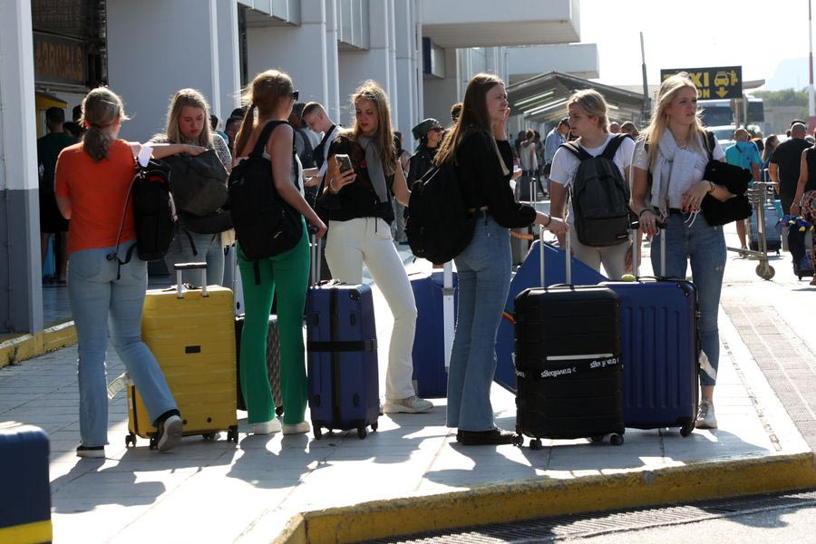 Δυναμικά μπαίνει η θερινή τουριστική σεζόν 2025 με αύξηση 4,6% στις διεθνείς πτήσεις