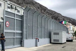Ιταλία: Στα ιταλικά κλειστά κέντρα της βόρειας Αλβανίας θα μεταφέρονται και παράτυποι μετανάστες προς απέλαση