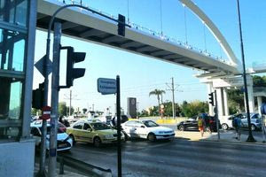 Αυτό είναι το πρώτο «έξυπνο» φανάρι στην Ελλάδα – Πώς λειτουργεί