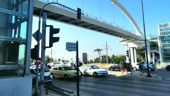 Αυτό είναι το πρώτο «έξυπνο» φανάρι στην Ελλάδα – Πώς λειτουργεί