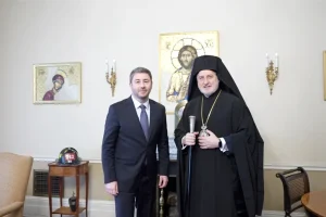 Ανδρουλάκης σε Αρχιεπίσκοπο Αμερικής: «Σας συγχαίρω που θέσατε το ζήτημα της δίκαιης επίλυσης του Κυπριακού»