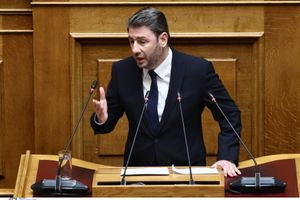 Ανδρουλάκης για Τέμπη: Αλλοιώθηκε ο τόπος του δυστυχήματος – Κοινωνικό αίτημα η πρόταση δυσπιστίας