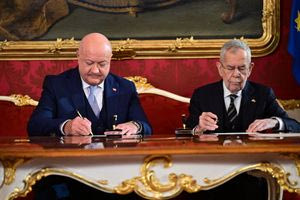 Αυστρία: Ο Κρίστιαν Στόκερ ορκίστηκε καγκελάριος και ηγείται της τρικομματικής κυβέρνησης συνασπισμού