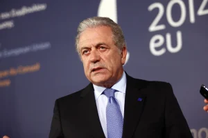 Να επεκταθούν οι αυξήσεις των μισθών και στους ενστόλους της Αστυνομίας, του Λιμενικού και της Πυροσβεστικής ζητά ο Δημήτρης Αβραμόπουλος