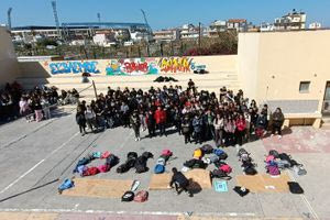 Μαθητές του 8ου Γυμνασίου ζωγράφισαν συνθήματα και εικόνες κατά του bullying