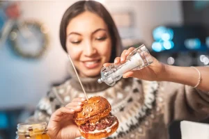 Αλάτι: Ένας «εγκληματίας» χωρίς ίχνη – Δεν φαντάζεστε τι άλλο βλάπτει εκτός από την καρδιά