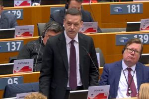 Μήνυμα στήριξης Δούκα σε Ιμάμογλου: «Εκρέμ δεν είσαι μόνος»