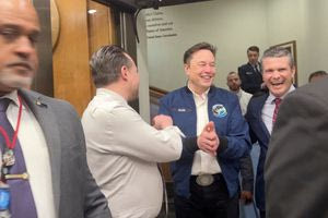 Ίλον Μασκ: Eπίσκεψη στο Πεντάγωνο και έντονες αντιδράσεις