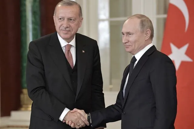 Ερντογάν σε Πούτιν: Είμαστε έτοιμοι να φιλοξενήσουμε ειρηνευτικές συνομιλίες