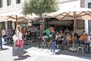 Ηράκλειο: H εστίαση “απαντά” με εξώδικα στα αναδρομικά πρόστιμα