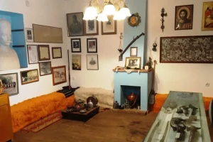 Το φυλακτό του Γεώργιου Καραϊσκάκη και τα όπλα του στο Ιστορικό Λαογραφικό Μουσείο Μαυρομματίου στην Καρδίτσα