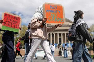 Ντόναλντ Τραμπ: Γιατί τον μηνύει φοιτήτρια του Κολούμπια από την Νότια Κορέα