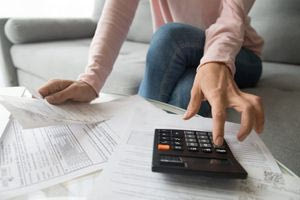 Ληξιπρόθεσμες οφειλές προς το Δημόσιο: Στην «δεξαμενή» των ανεπίδεκτων είσπραξης μπαίνουν άλλα 10 δισεκ. ευρώ