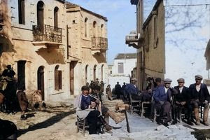 Σε ποιο χωριό ανήκει αυτή η πλατεία;