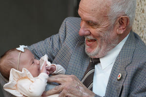 Έσωσε πάνω από 2,4 εκατομμύρια μωρά – Έφυγε από τη ζωή ο εθελοντής αιμοδότης Τζέιμς Χάρισον