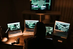 Ελληνικό Ανοιχτό Πανεπιστήμιο: Διέρρευσαν στο dark web 813 GB προσωπικών δεδομένων και τραπεζικοί λογαριασμοί χιλιάδων φοιτητών