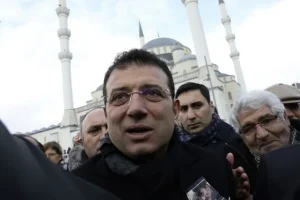 Στη φυλακή ο Ιμάμογλου – Παύθηκε από δήμαρχος της Κωνσταντινούπολης