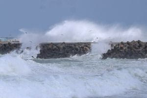 Οι άνεμοι «δέρνουν» το Ηράκλειο (φωτογραφίες)