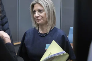 Καρυστιανού: Εξώδικο στον πρόεδρο της Βουλής -«Γιατί προανακριτική μόνο για πλημμέλημα Τριαντόπουλου;»