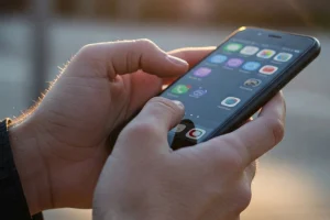 Ψηφιακή αποτοξίνωση: Μια απλή αλλαγή που μπορεί να αντιστρέψει τη γήρανση