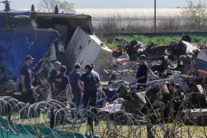 Τραγωδία στα Τέμπη: Συνεχίζονται οι έρευνες στο Κουλούρι – Δείγματα από την εμπορική αμαξοστοιχία πήρε ο μεταλλουργός