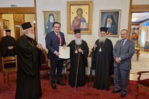 Με την ανώτατη διάκριση της Εκκλησίας της Κρήτης, τιμήθηκε ο Κυριάκος Πιερρακάκης