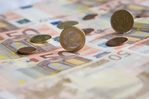 Δώρο Πάσχα ΔΥΠΑ 2025: Ποια είναι τα καθαρά ποσά μετά την αύξηση του κατώτατου μισθού