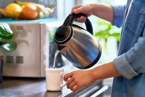 Βραστήρας: Τα άλατα εξαφανίζονται σε 5 λεπτά με ένα φυσικό συστατικό