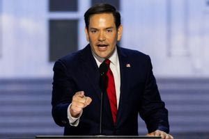 Μάρκο Ρούμπιο: Περιορισμοί στις βίζες για ξένους αξιωματούχους που διευκολύνουν την παράνομη μετανάστευση