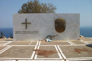Χανιά: Βανδάλισαν το Μνημείο Πεσόντων στο Κολυμπάρι