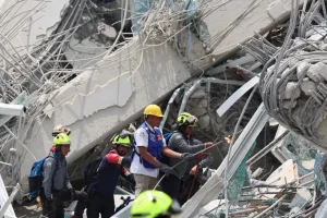 Σεισμός στη Μιανμάρ: Απελπισία στα χαλάσματα – Σοκαριστικό βίντεο με μαίες που προσπαθούν να σώσουν νεογέννητα