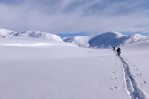 Νορβηγία: Άνδρας που παρασύρθηκε από χιονοστιβάδα επέζησε 7 ώρες κάτω από το χιόνι
